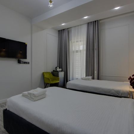 Aisha Hotel Bichkek Extérieur photo