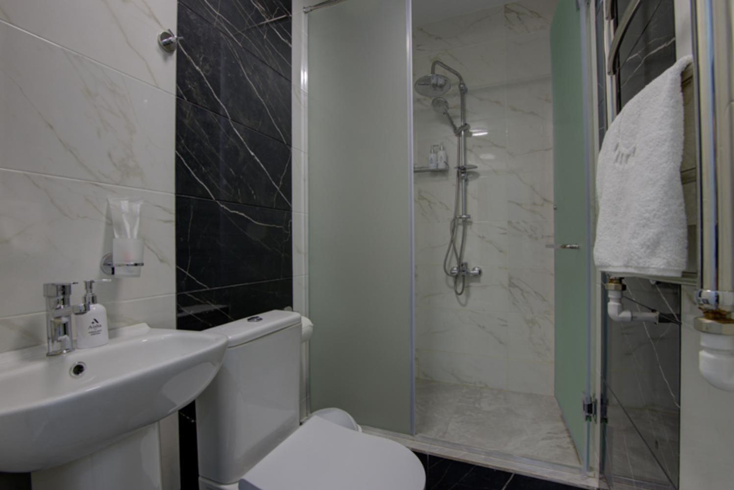 Aisha Hotel Bichkek Extérieur photo