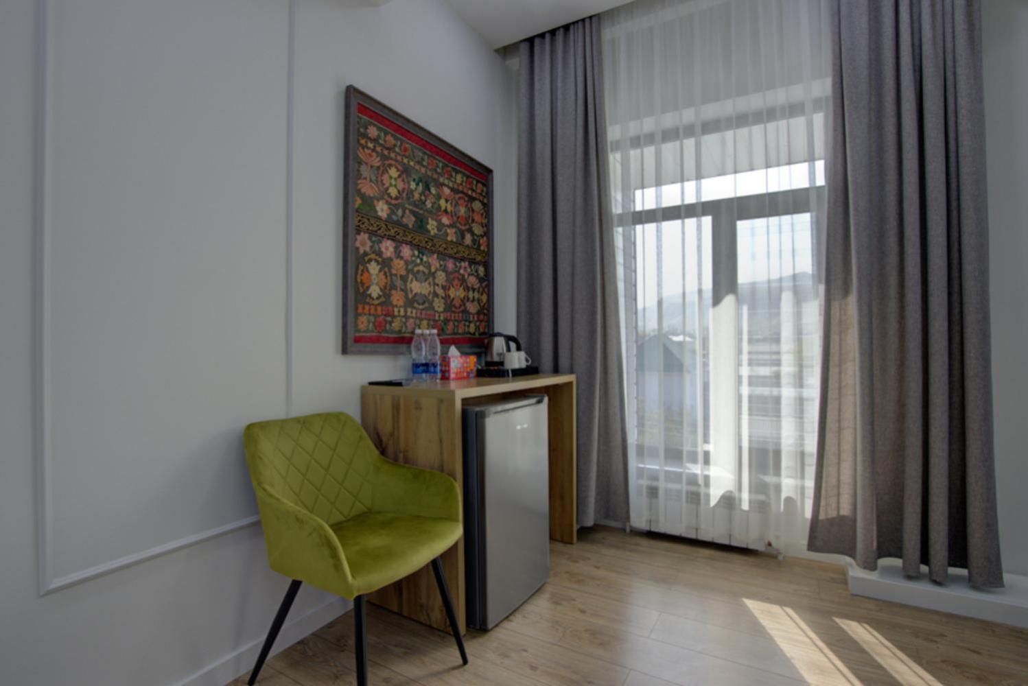 Aisha Hotel Bichkek Extérieur photo