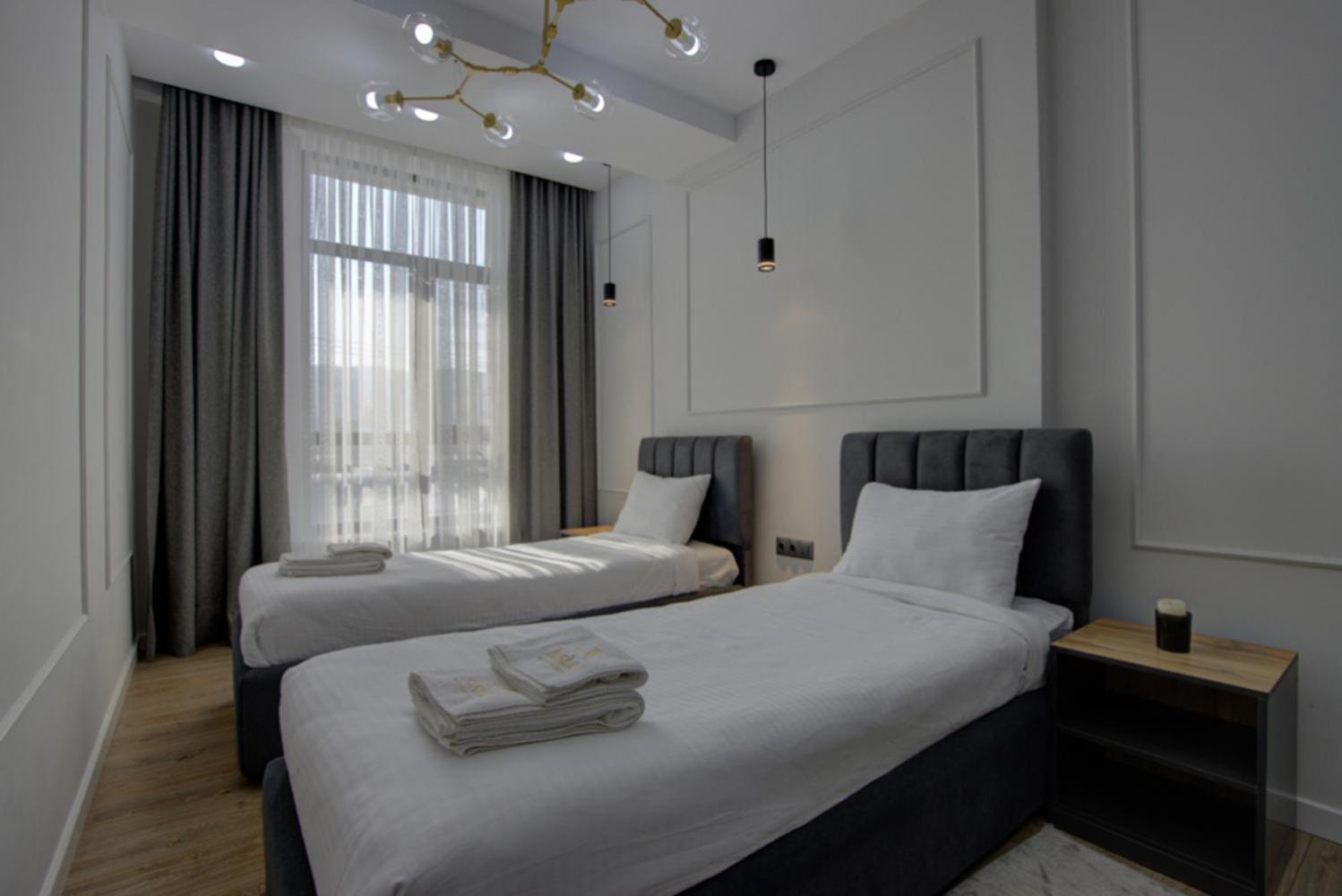 Aisha Hotel Bichkek Extérieur photo