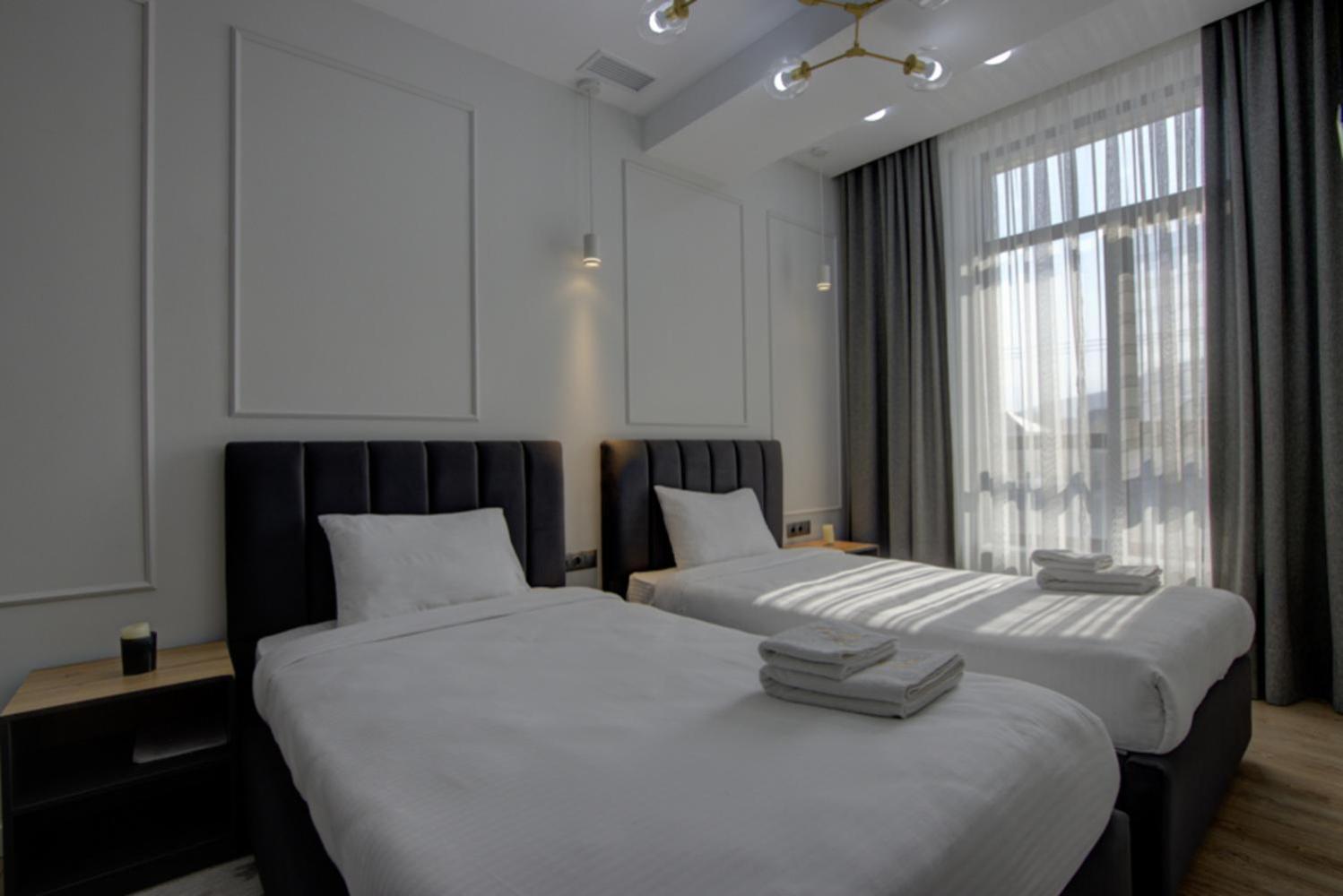Aisha Hotel Bichkek Extérieur photo